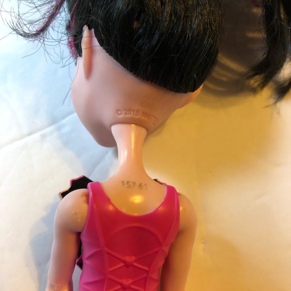 Monster High Draculaura - Ghoul To Bat Transformation Doll - Picture 12 of 14